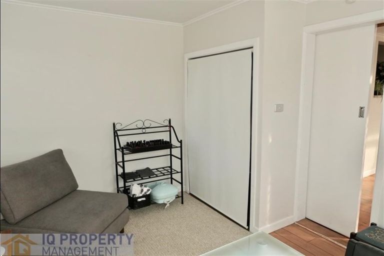 Photo of property in 43 Eastglen Road, Glen Eden, Auckland, 0602