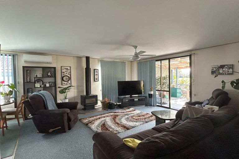 Photo of property in 2/141 Carnoustie Drive, Wattle Downs, Auckland, 2103