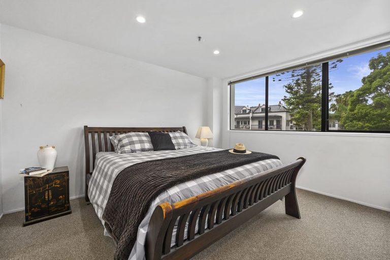 Photo of property in 1c/175 Hurstmere Road, Takapuna, Auckland, 0622