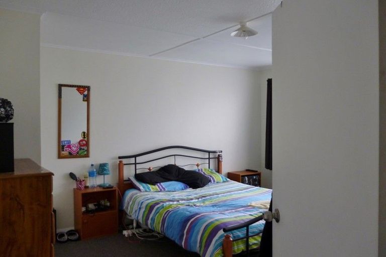 Photo of property in 18 Railway Street, Eltham, 4322