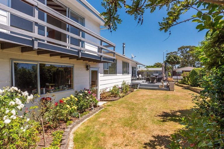 Photo of property in 4 Elder Grove, Paraparaumu, 5032