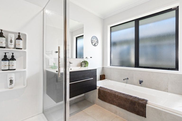 Photo of property in 1 Fearnley Grove, Pyes Pa, Tauranga, 3112