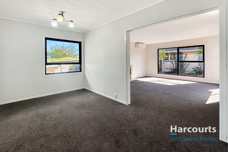 Photo of property in 4 Strid Road, Te Atatu South, Auckland, 0610
