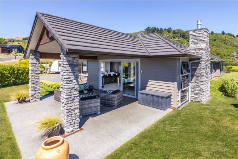 Photo of property in 13 Peregrine Place, Kinloch, Taupo, 3377