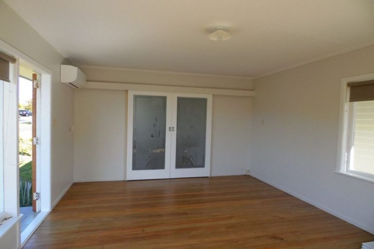 Photo of property in 81 Royal View Road, Te Atatu South, Auckland, 0610