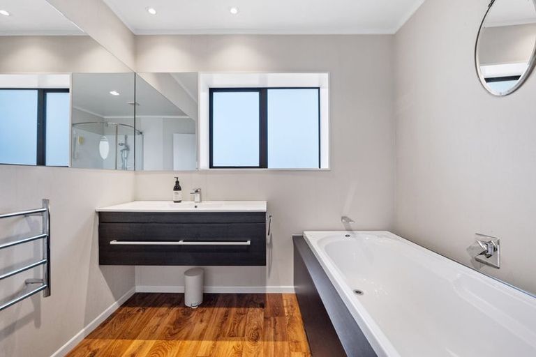 Photo of property in 3 Ruskin Place, Westown, New Plymouth, 4310