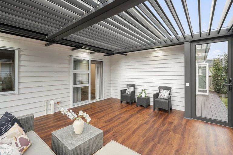Photo of property in 16 Twin Parks Rise, Papakura, 2110