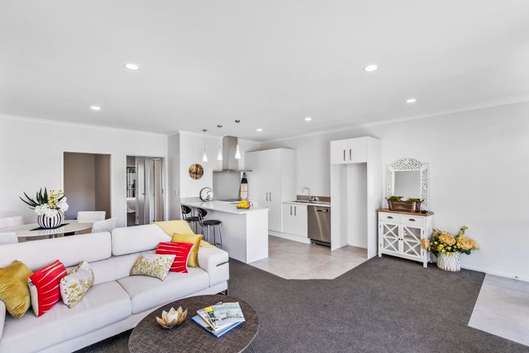 Photo of property in 2/107 Edinburgh Street, Pukekohe, 2120