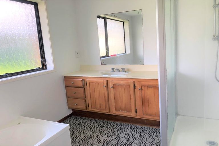 Photo of property in 34 Oliver Road, Eastern Beach, Auckland, 2012