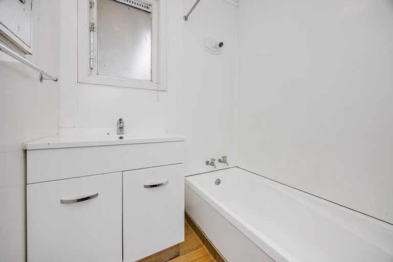 Photo of property in 38 Sutton Crescent, Papakura, 2110