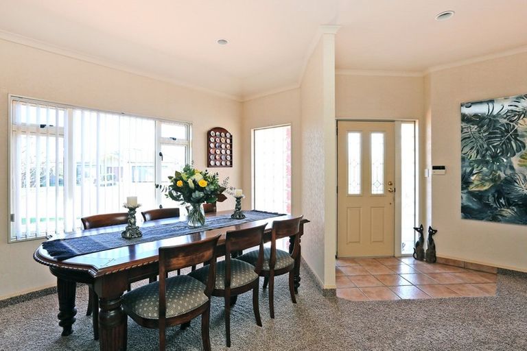 Photo of property in 10 Rutland Place, Taradale, Napier, 4112