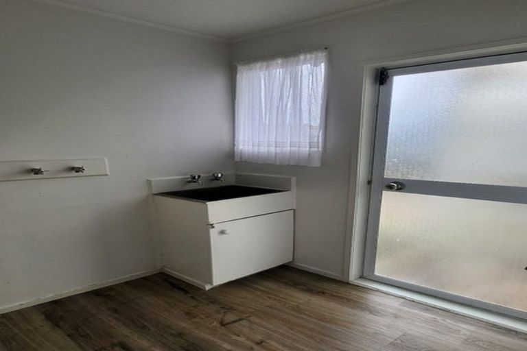 Photo of property in 1/5 Myna Place, Weymouth, Auckland, 2103