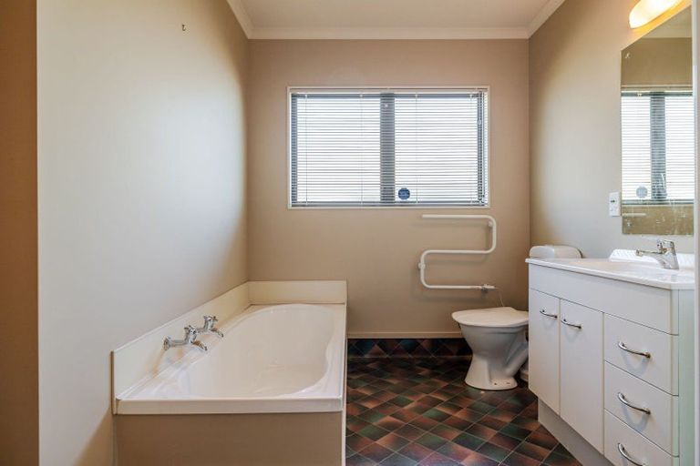 Photo of property in 17 Tyndall Street, Pahiatua, 4910