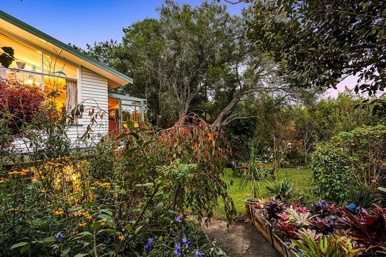 Photo of property in 424 Don Buck Road, Massey, Auckland, 0614