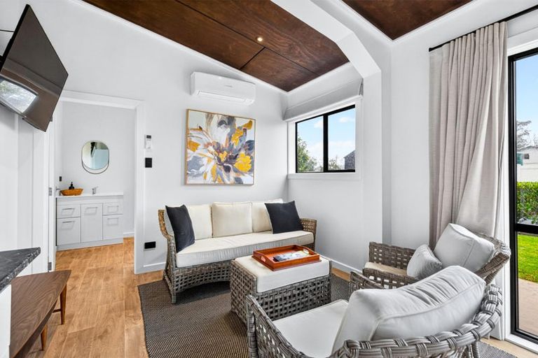 Photo of property in 80 Station Road, Kumeu, 0891