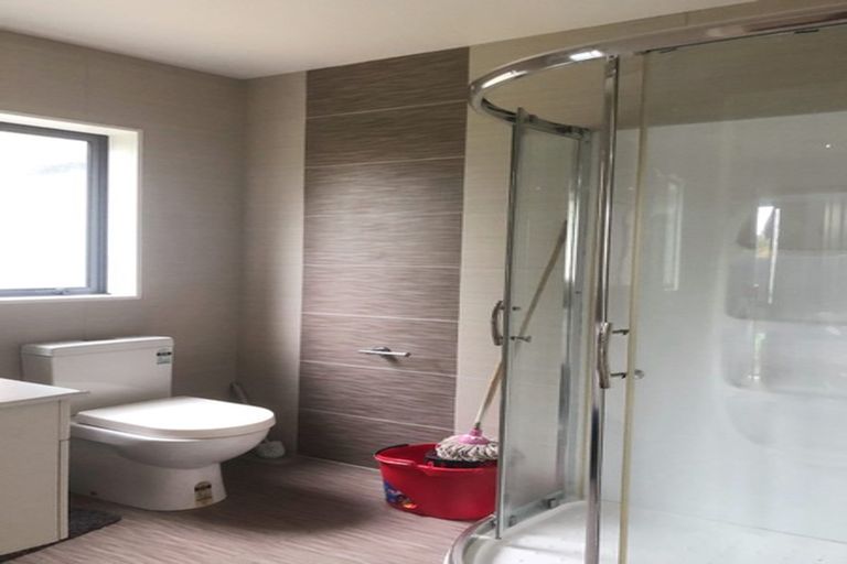 Photo of property in 10b Harrybrook Road, Green Bay, Auckland, 0604