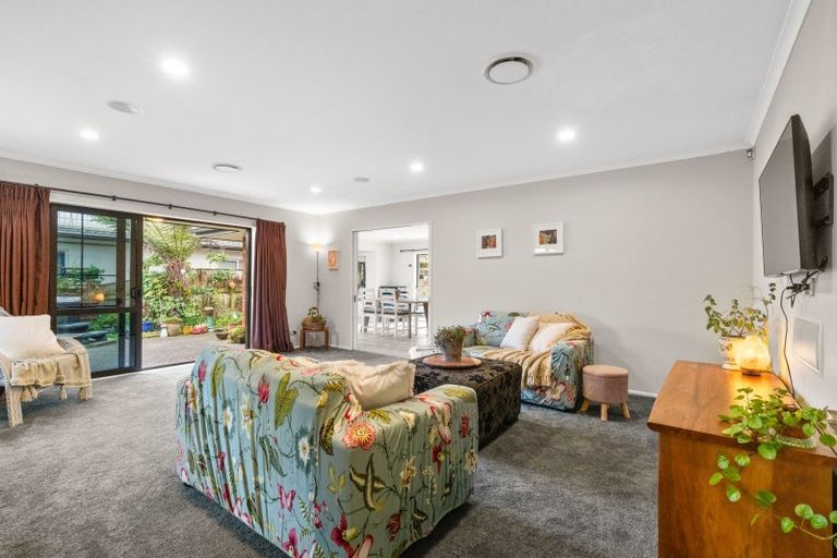 Photo of property in 6 Nimmo Avenue, Waikanae, 5036