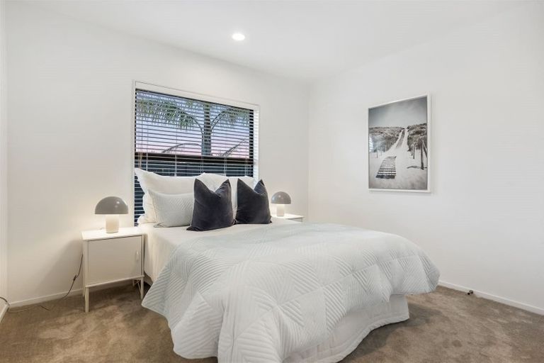 Photo of property in 158b East Coast Road, Forrest Hill, Auckland, 0620