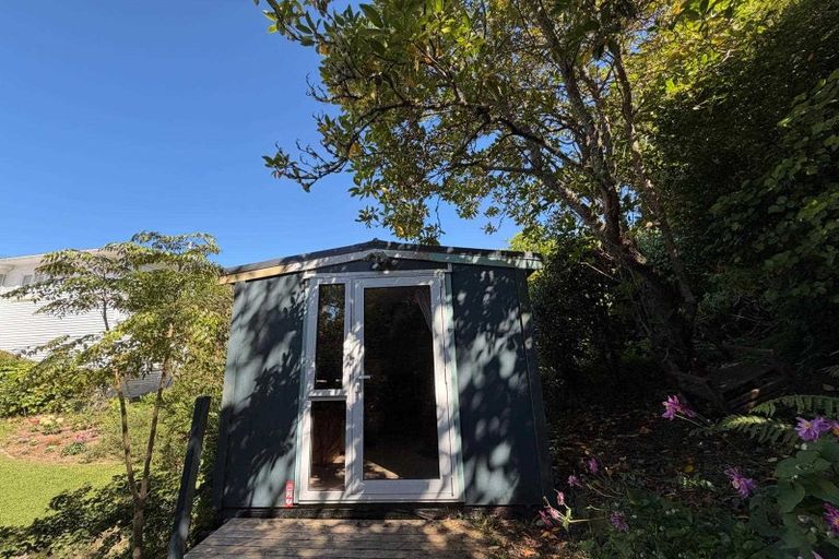 Photo of property in 16 Friend Street, Karori, Wellington, 6012