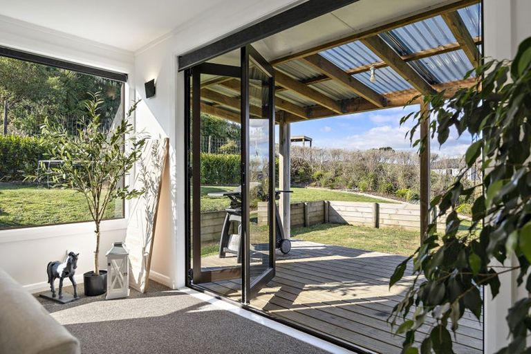 Photo of property in 44b Crosland Road, South Head, 0874