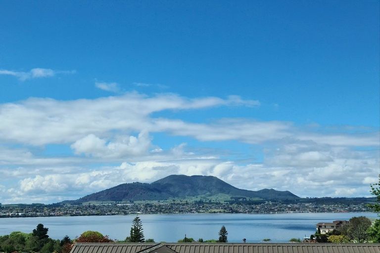 Photo of property in 27 Shera Street, Acacia Bay, Taupo, 3330