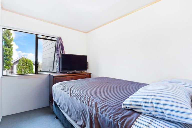 Photo of property in 13 Frosses Place, Massey, Auckland, 0614