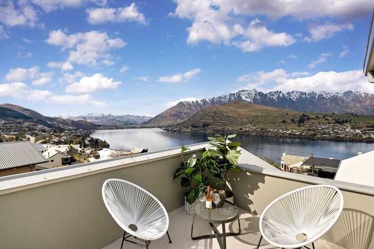 Photo of property in 70 Hensman Road, Queenstown, 9300