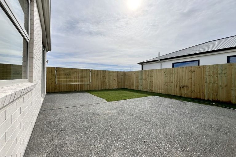 Photo of property in 31 Rita Angus Road, Belfast, 8051