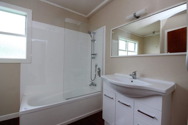 Photo of property in 1 Scott Avenue, Mangere Bridge, Auckland, 2022