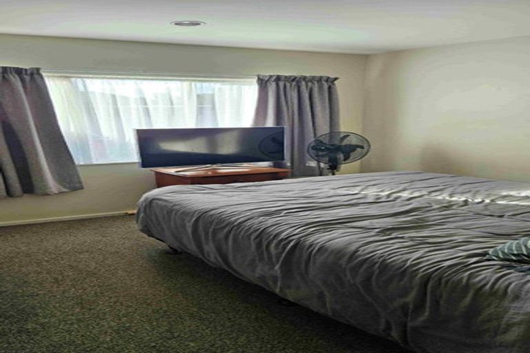 Photo of property in 102 Swanson Road, Henderson, Auckland, 0610