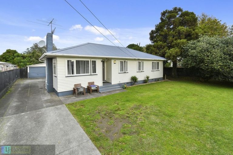 Photo of property in 10 Rollerson Street, Papakura, 2110