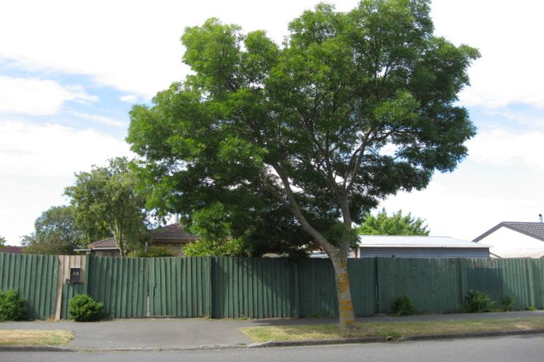 Photo of property in 32 Royal Park Drive, Parklands, Christchurch, 8083