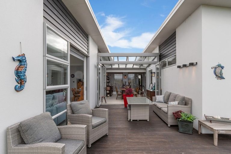 Photo of property in 16 Holyoake Terrace, Omokoroa, 3114