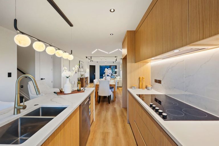 Photo of property in 15b Wilbur Place, Pakuranga Heights, Auckland, 2010