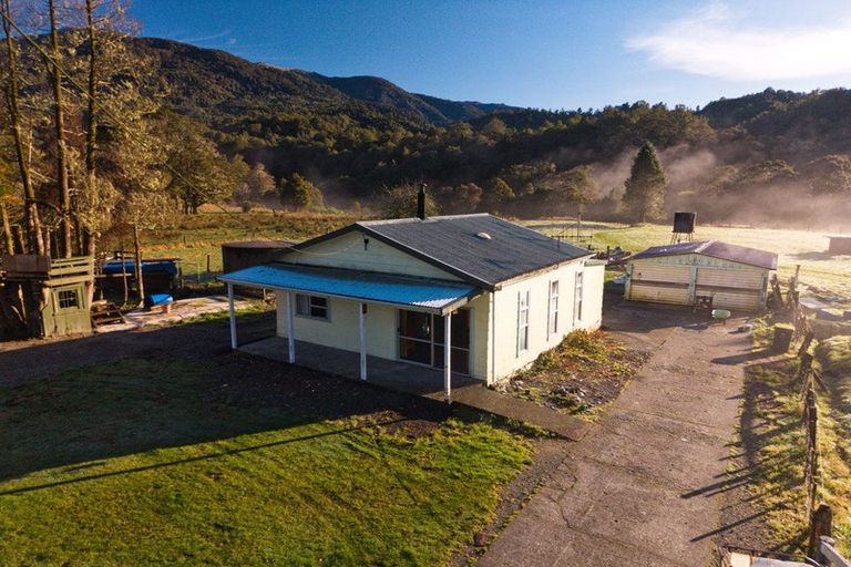 Photo of property in 142 Roa Road, Blackball, 7804