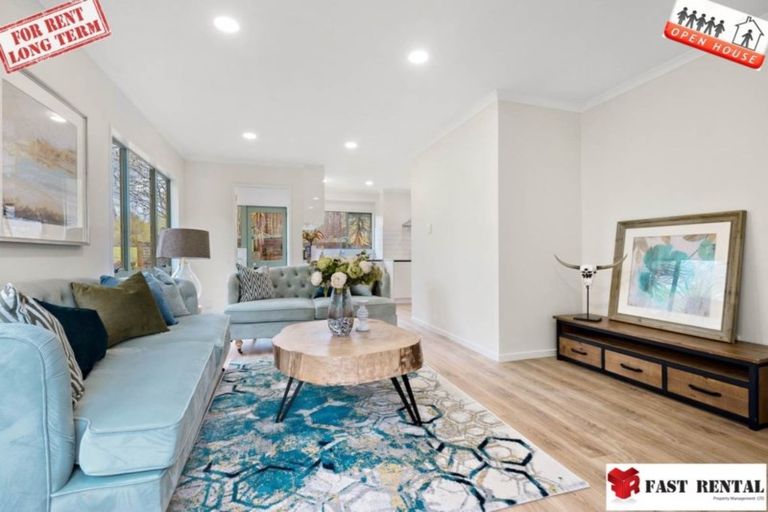 Photo of property in 1/12 Wernham Place, Northcote, Auckland, 0626