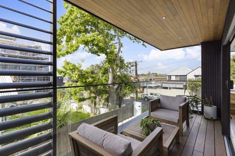 Photo of property in 5a Pierce Road, Milford, Auckland, 0620