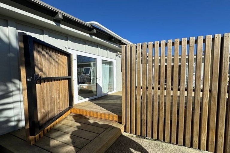 Photo of property in 55 Sunset Road, Totara Vale, Auckland, 0632