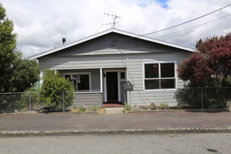 Photo of property in 15 Waverley Street, Waipawa, 4210