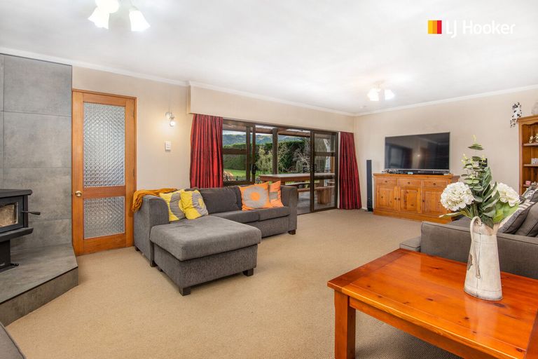 Photo of property in 219 Outram-mosgiel Road, Mosgiel, Outram, 9073