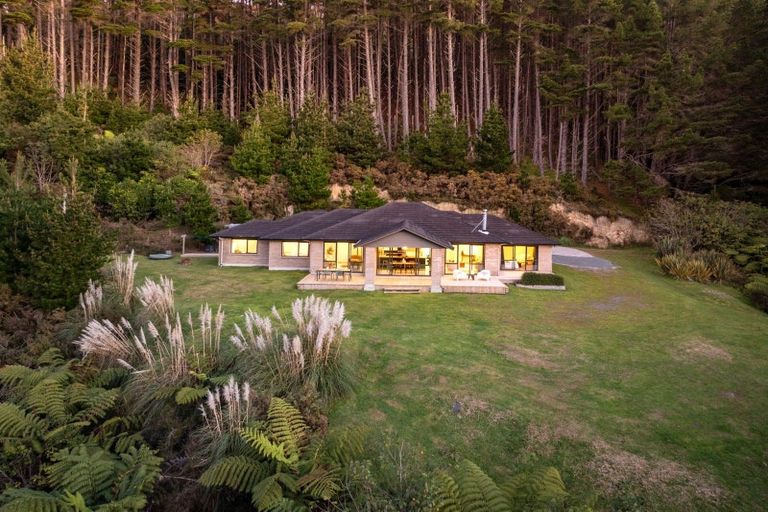 Photo of property in 150 Makara Road, Makara, Karori, 6972