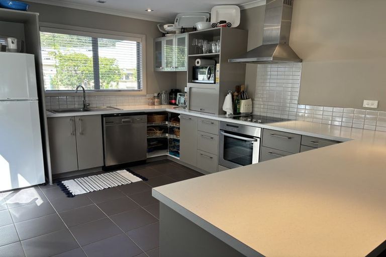 Photo of property in White Isle Apartments, 3/23 Quay Street, Whakatane, 3120
