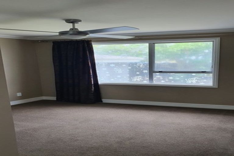 Photo of property in 27 Pahi Place, West Harbour, Auckland, 0618