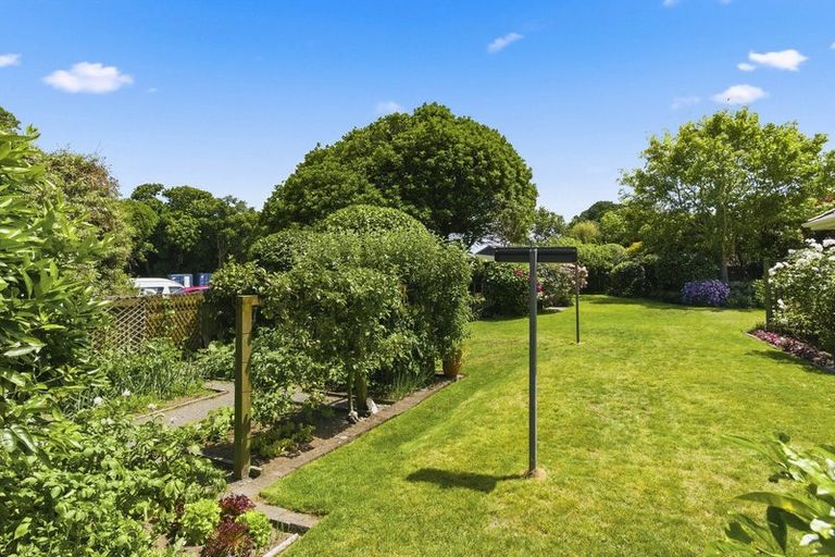 Photo of property in 9 Maple Lane, Waikanae, 5036
