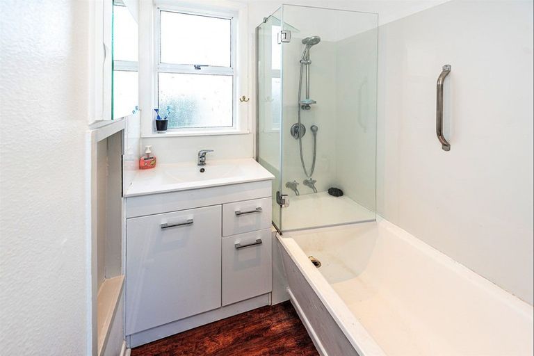 Photo of property in 28 Miro Street, Castlecliff, Whanganui, 4501