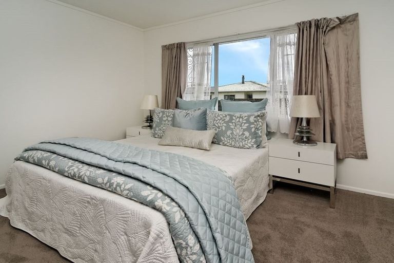 Photo of property in 2/56 Archibald Road, Kelston, Auckland, 0602