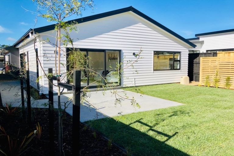 Photo of property in 38 Lumbarda Drive, Kumeu, 0810