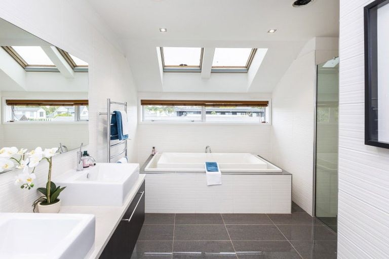 Photo of property in 20 Queens Avenue, Merivale, Christchurch, 8014