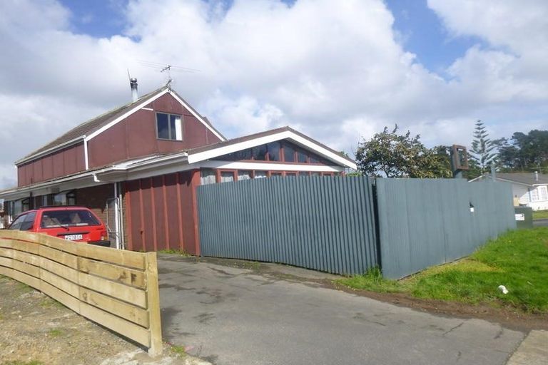 Photo of property in 8 Helleur Road, Massey, Auckland, 0614