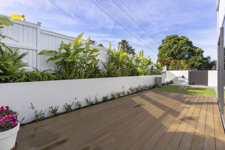 Photo of property in 6 Bevyn Street, Castor Bay, Auckland, 0620
